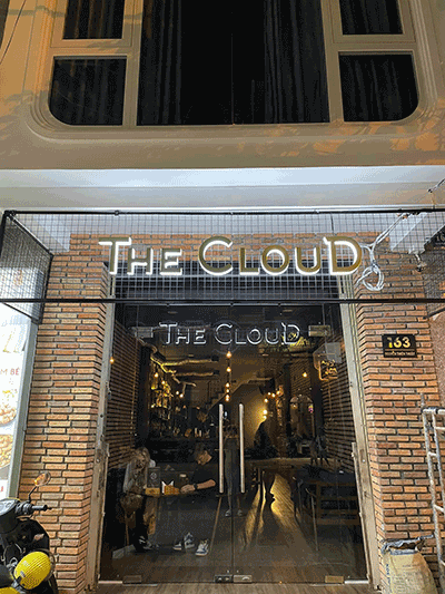 Cloud Bar front